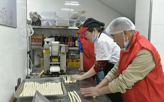 最新拉面机器，重塑传统美食工艺，引领拉面新潮流