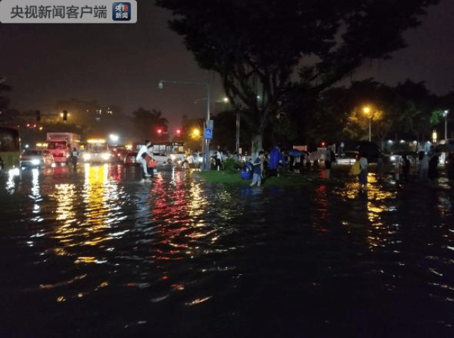 广州暴雨来袭，城市应对挑战全力展开